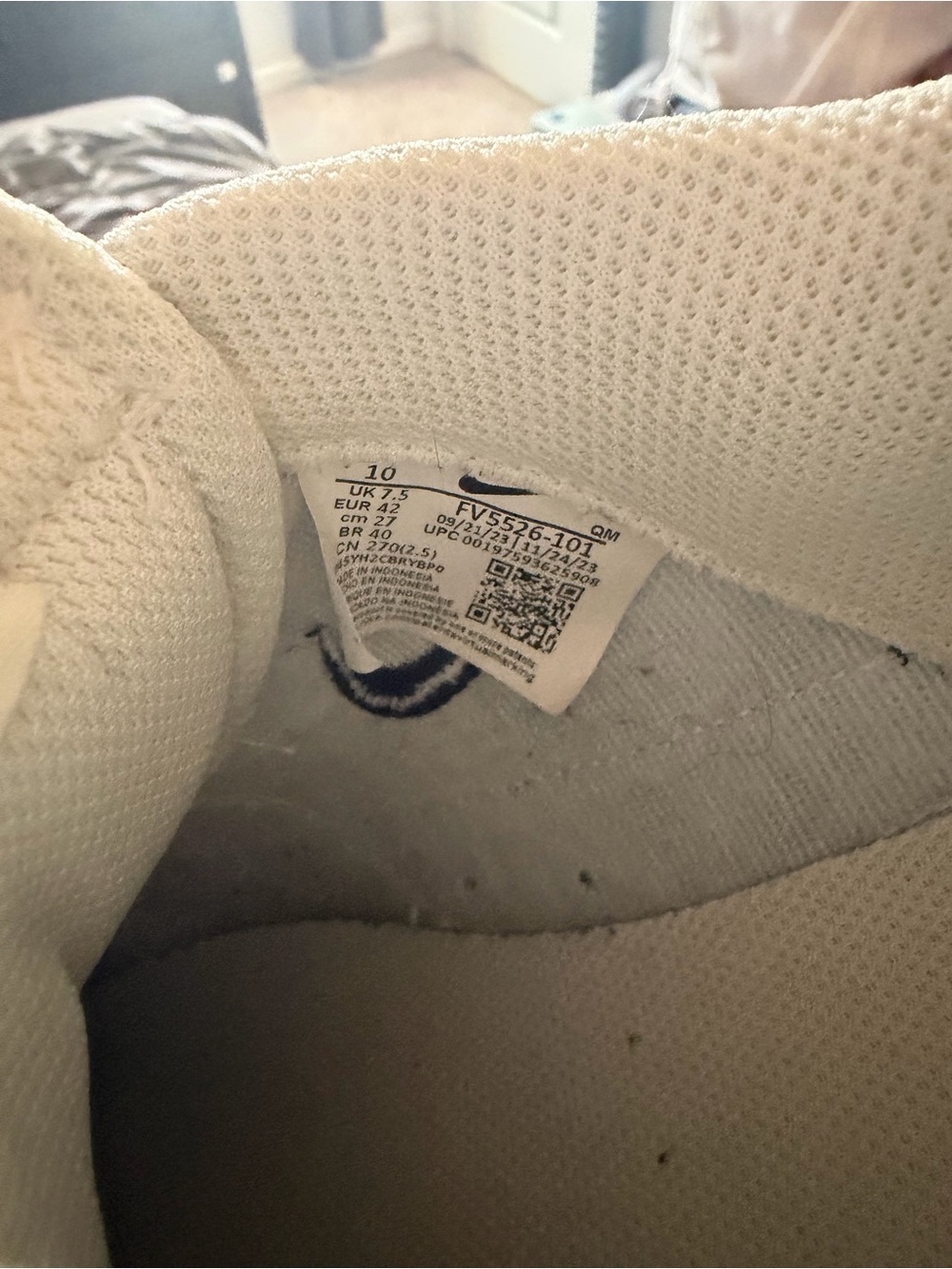 Nike Cream Low-Top Sneakers with Black Swoosh - Picture 6 of 6